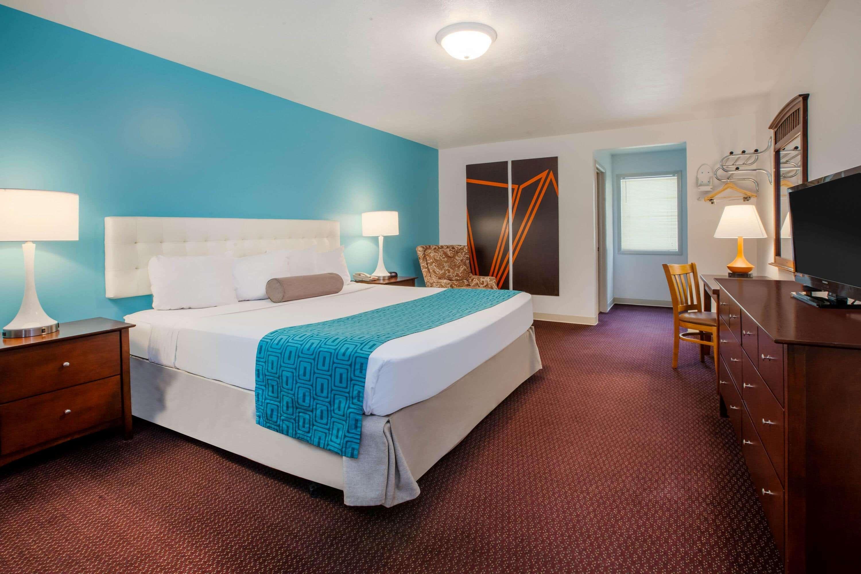 Howard Johnson By Wyndham Traverse Stadt Exterior foto