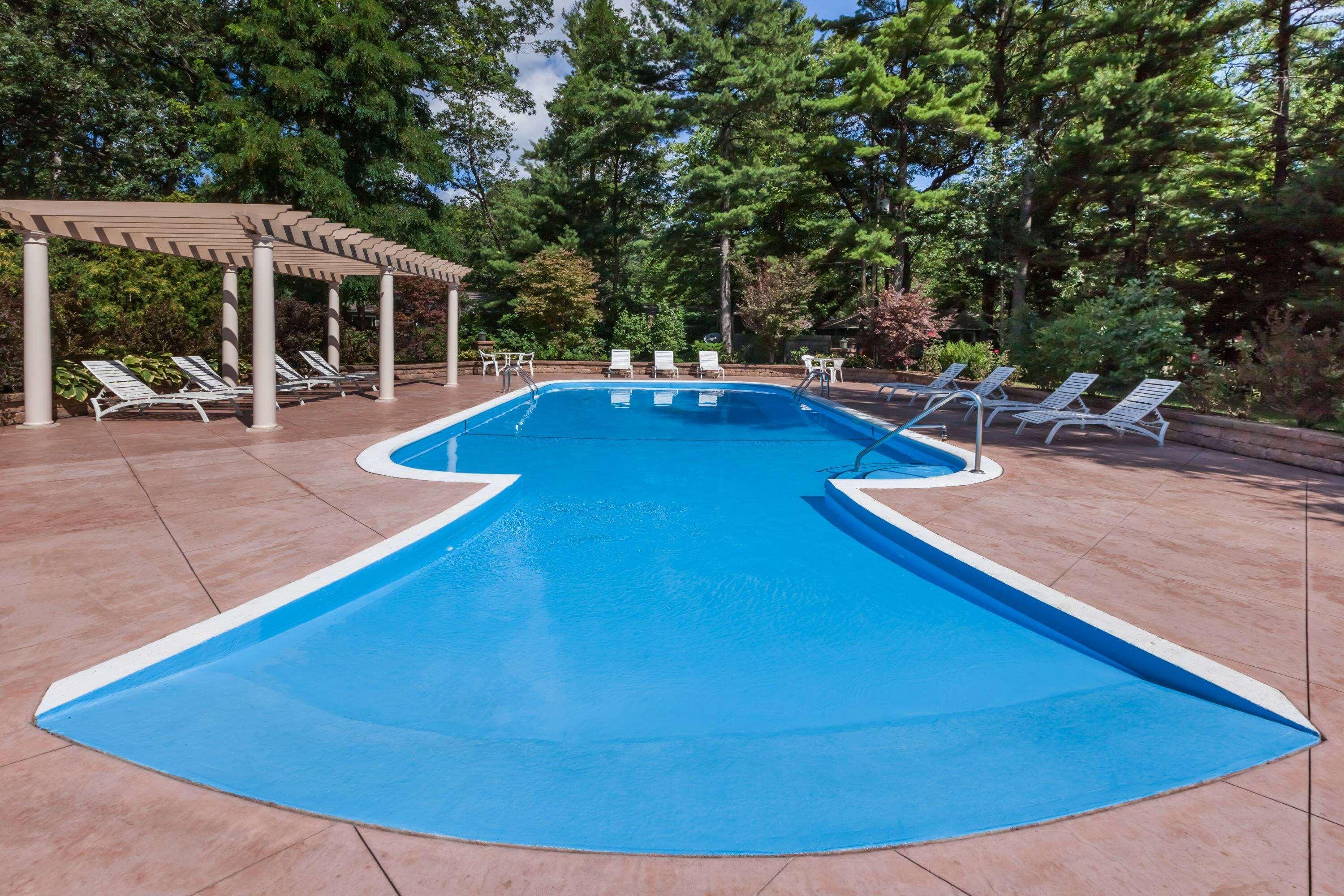 Howard Johnson By Wyndham Traverse Stadt Exterior foto