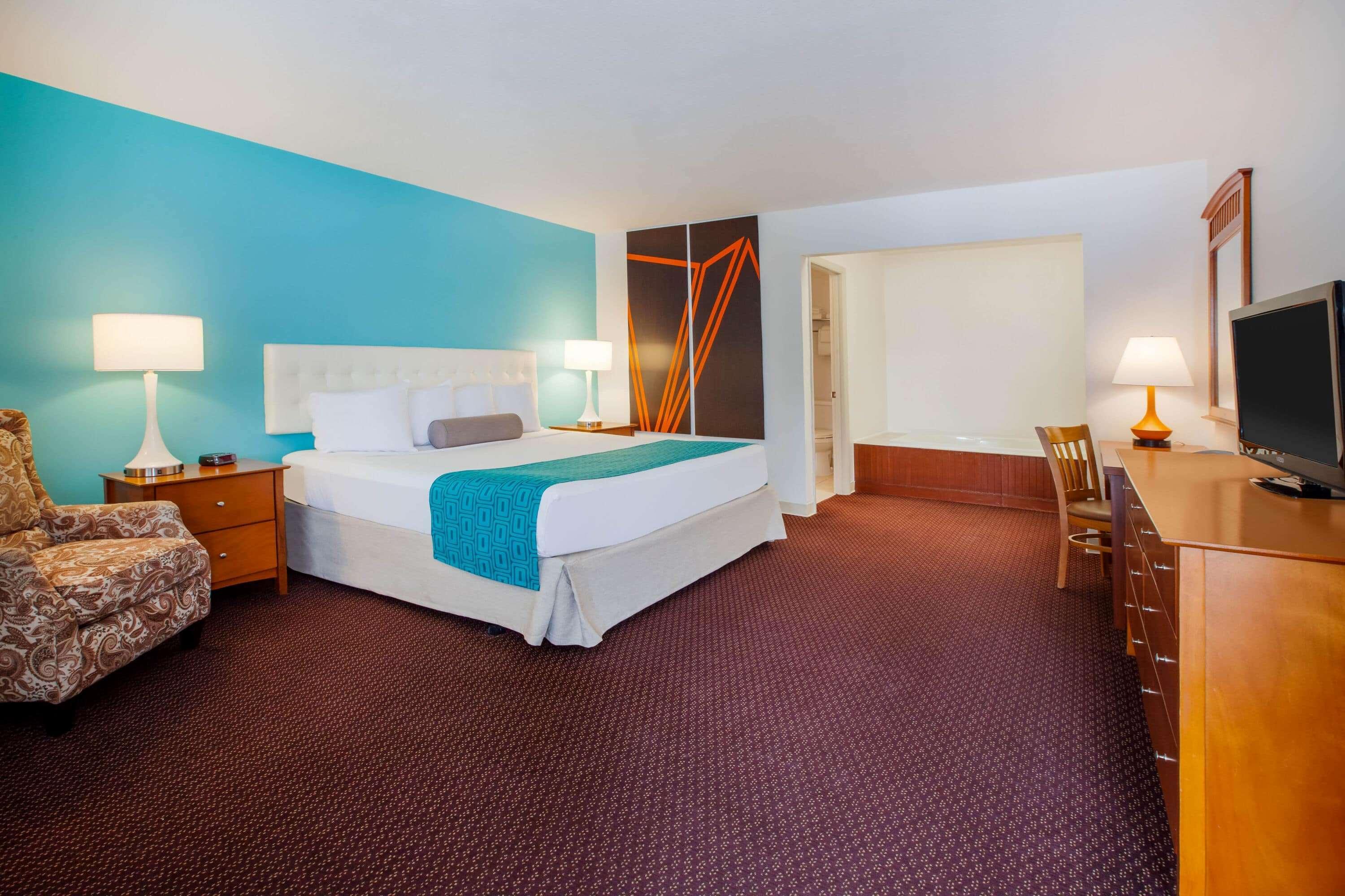 Howard Johnson By Wyndham Traverse Stadt Exterior foto