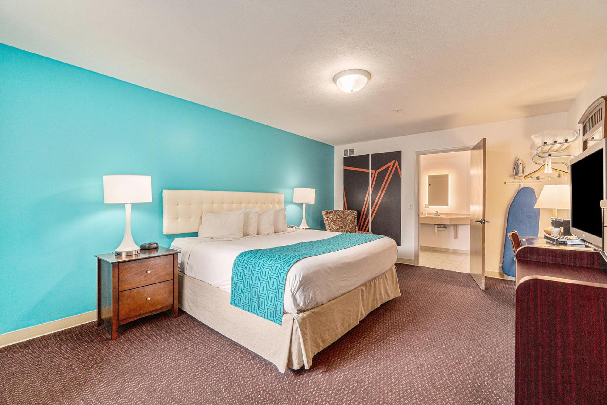 Howard Johnson By Wyndham Traverse Stadt Exterior foto