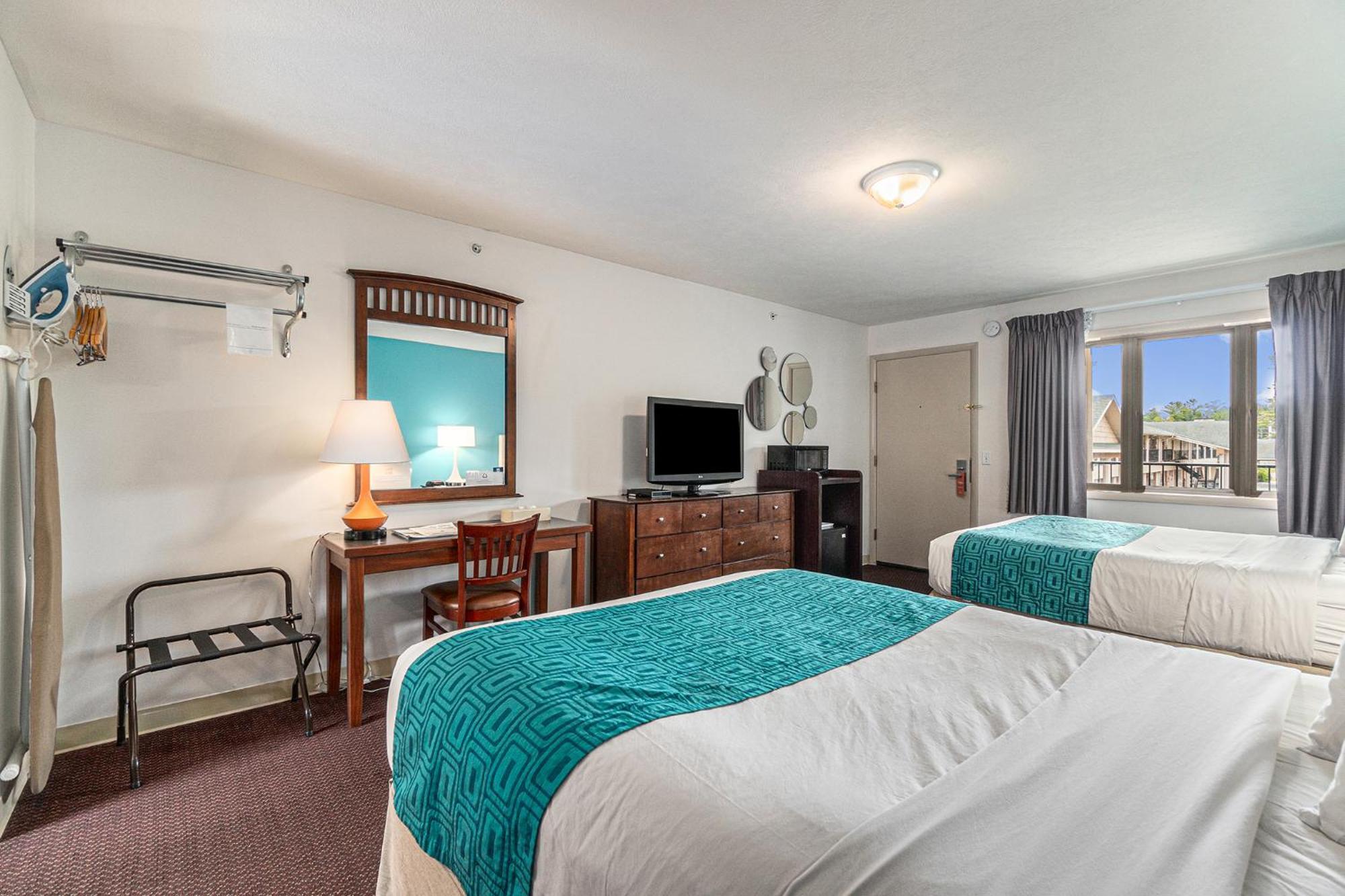 Howard Johnson By Wyndham Traverse Stadt Exterior foto