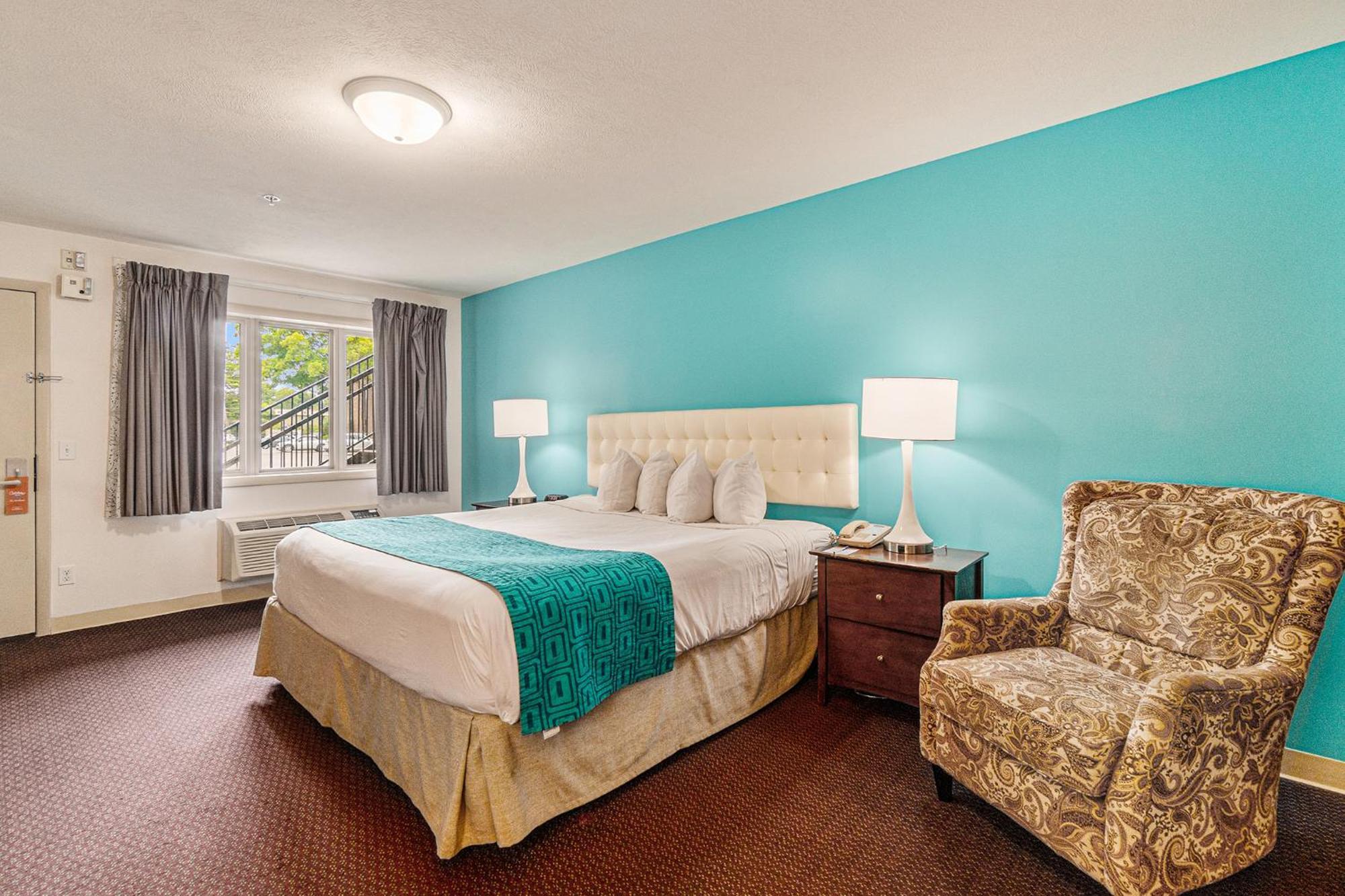 Howard Johnson By Wyndham Traverse Stadt Exterior foto