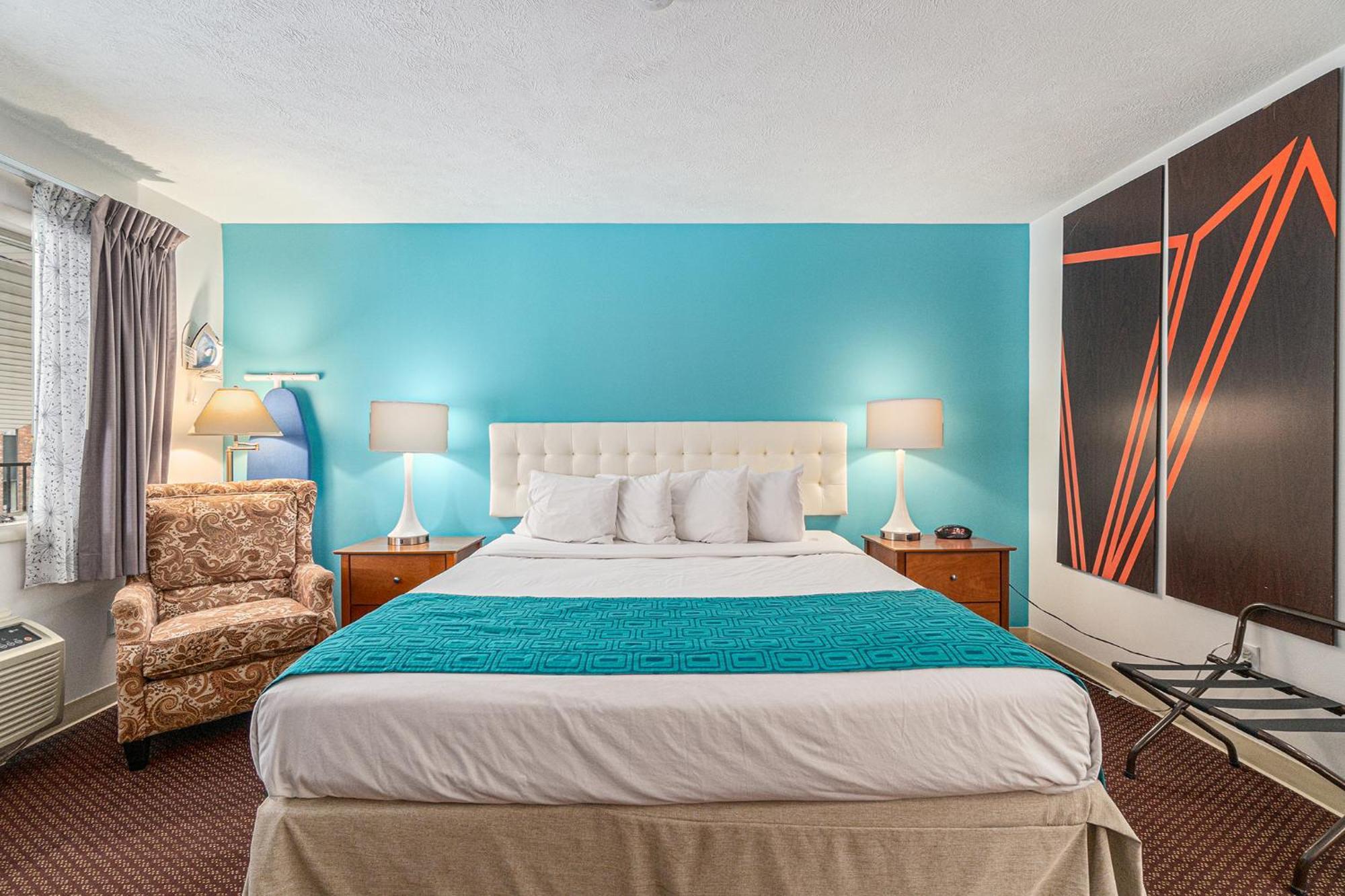 Howard Johnson By Wyndham Traverse Stadt Exterior foto