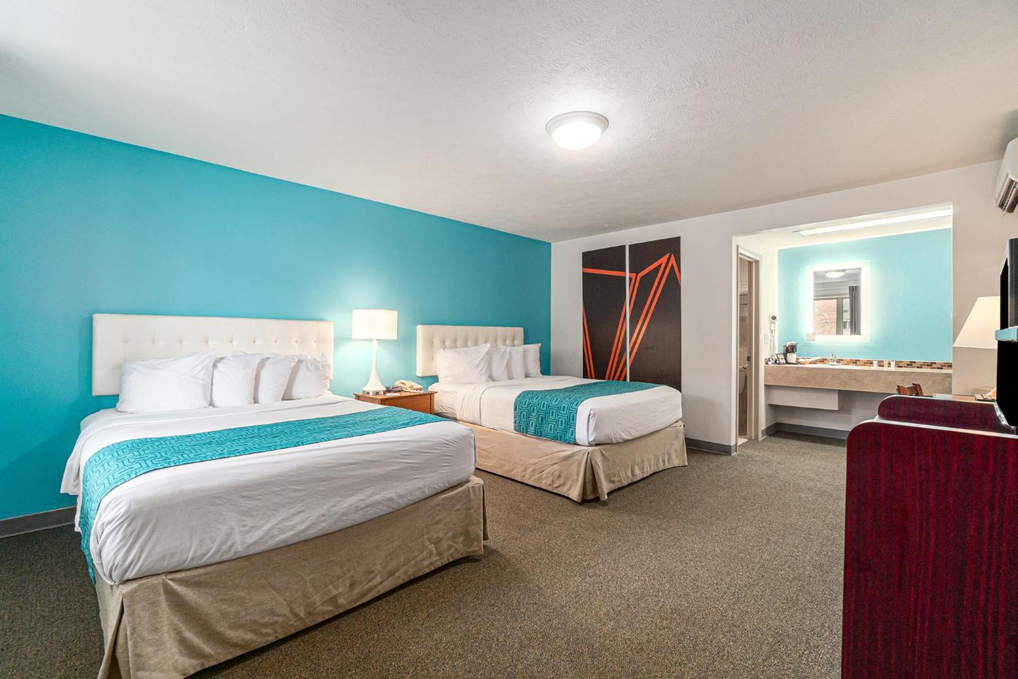 Howard Johnson By Wyndham Traverse Stadt Exterior foto