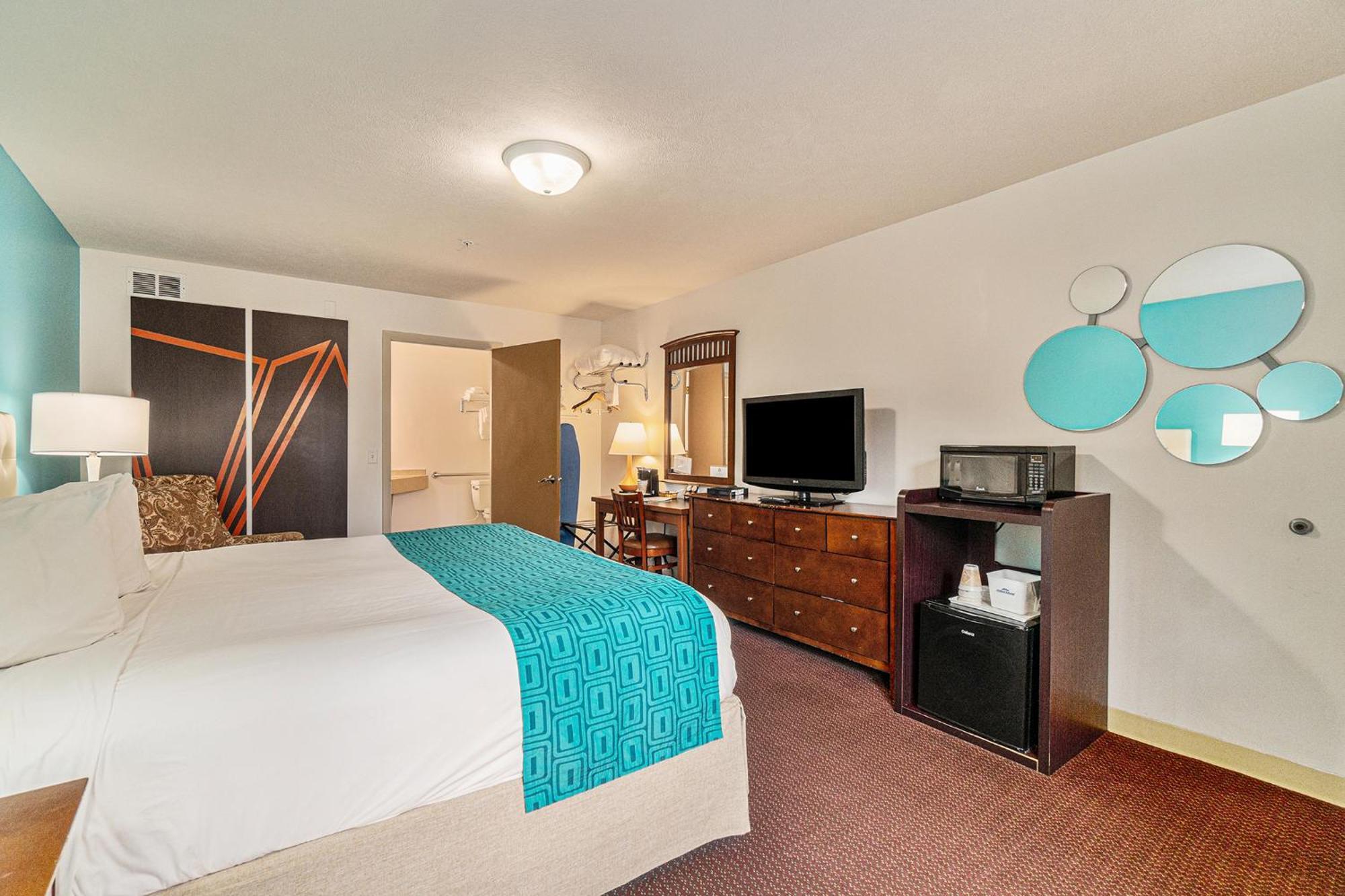 Howard Johnson By Wyndham Traverse Stadt Exterior foto