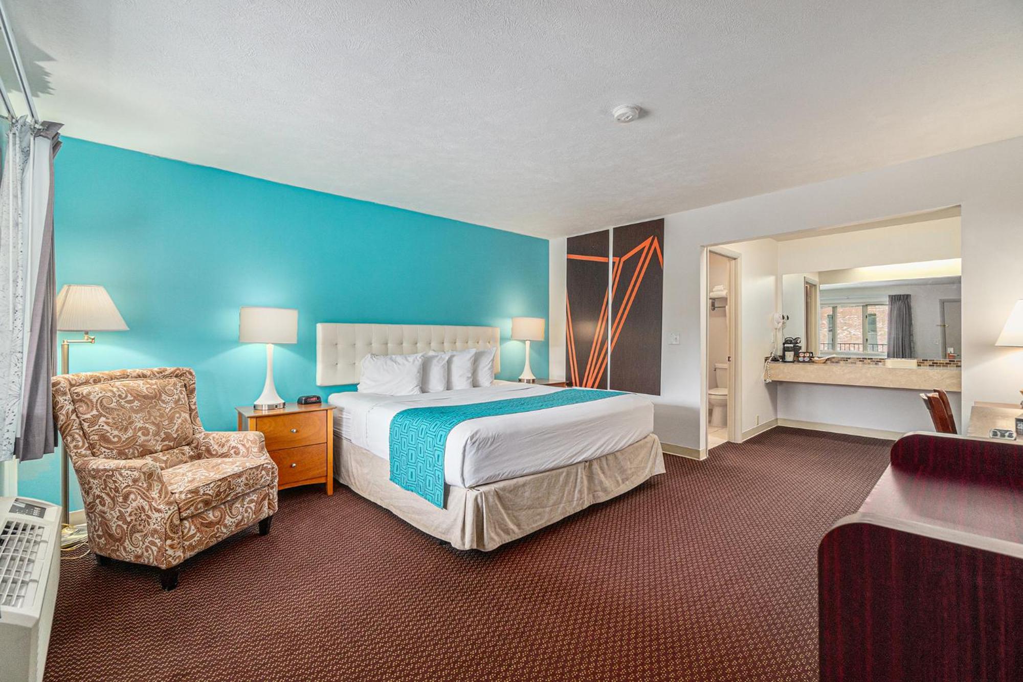 Howard Johnson By Wyndham Traverse Stadt Exterior foto